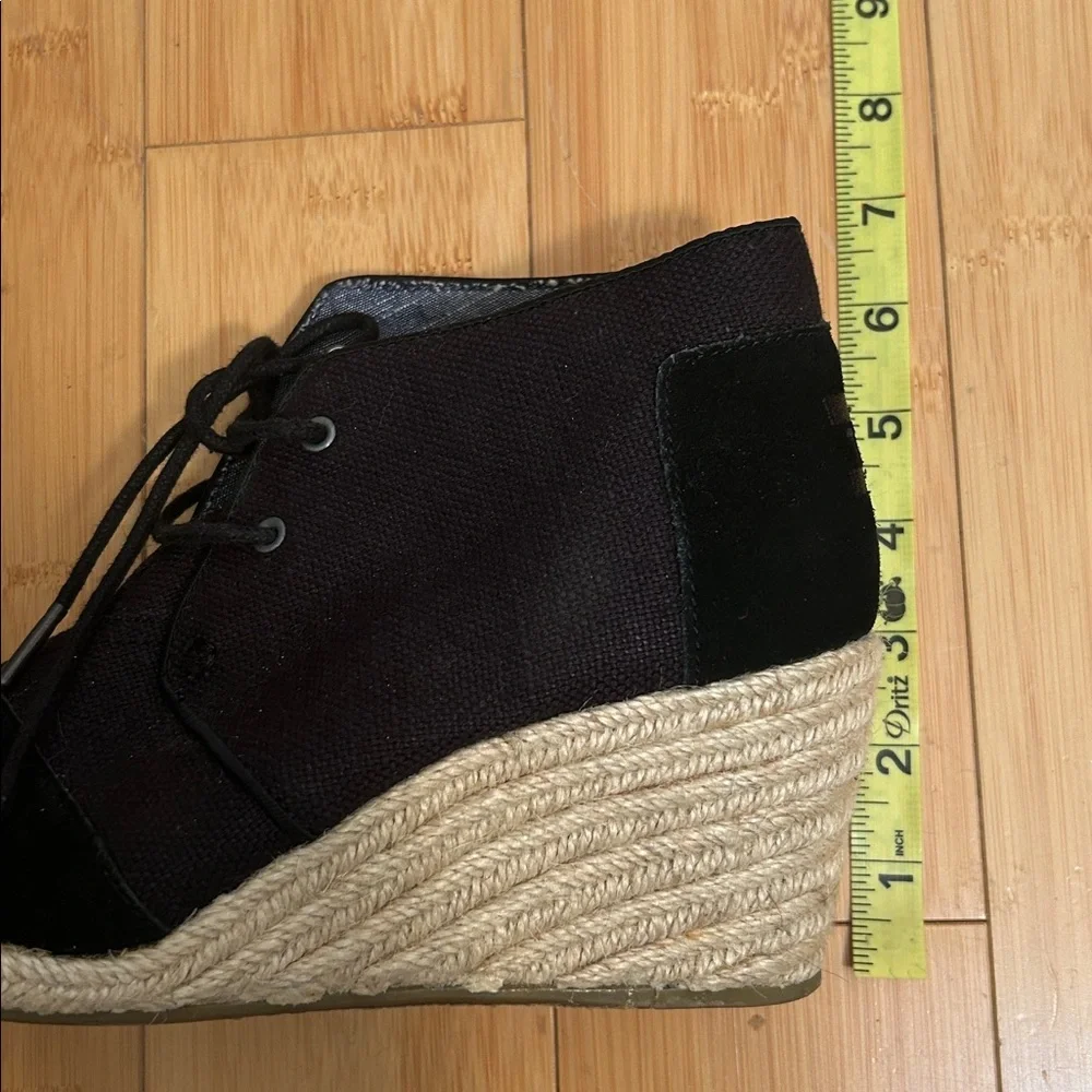 Toms Desert Wedge Ankle Boots Black and Burlap size women’s 8.5